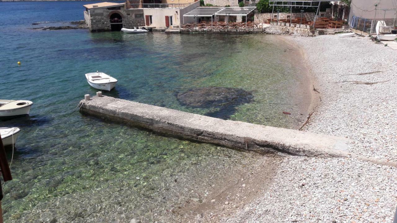 Anka'S Beach Komiza Luaran gambar